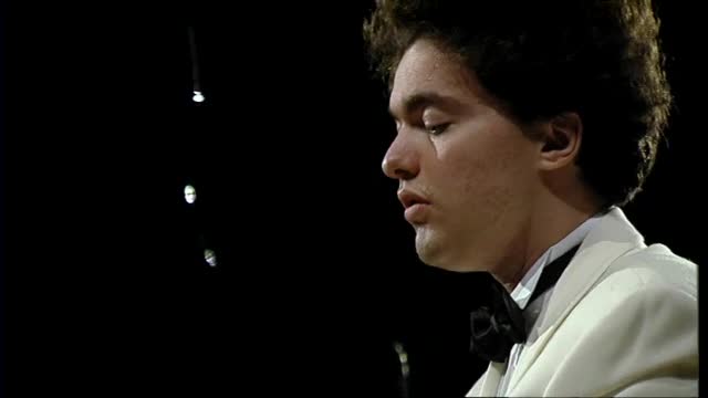  BACH, J.S.: Toccata, adagio and fugue in C Major, BWV 564 / SCHUMANN, R.: Piano Sonata No. 1 in F-Sharp Minor ...
								