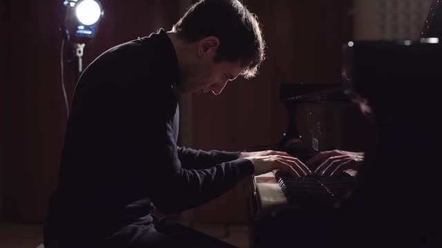  BEETHOVEN, L. van: Piano Sonata No. 14 (Giltburg)
								